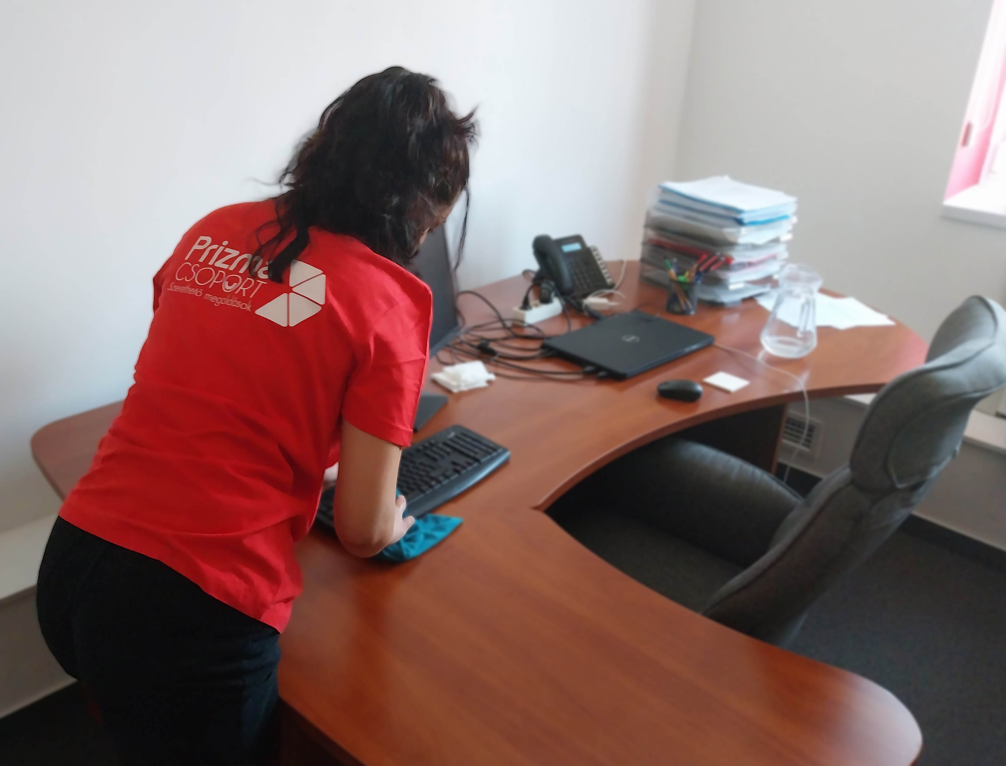 Prizma FM Zrt.: Irodaháztakarítás, Kórháztakarítás, Járműtakarítás, Ipari takarítás, Intézménytakarítás a Prizma Csoporttól! 20 éves szakmai tapasztalat irodaházak, kórházak, gyárak, ipari létesítmények, tömegközlekedési eszközök takarítási feladatainak ellátásában, a legmodernebb módszereket alkalmazva. Akciócsoportunk 24 órában áll rendelkezésére!